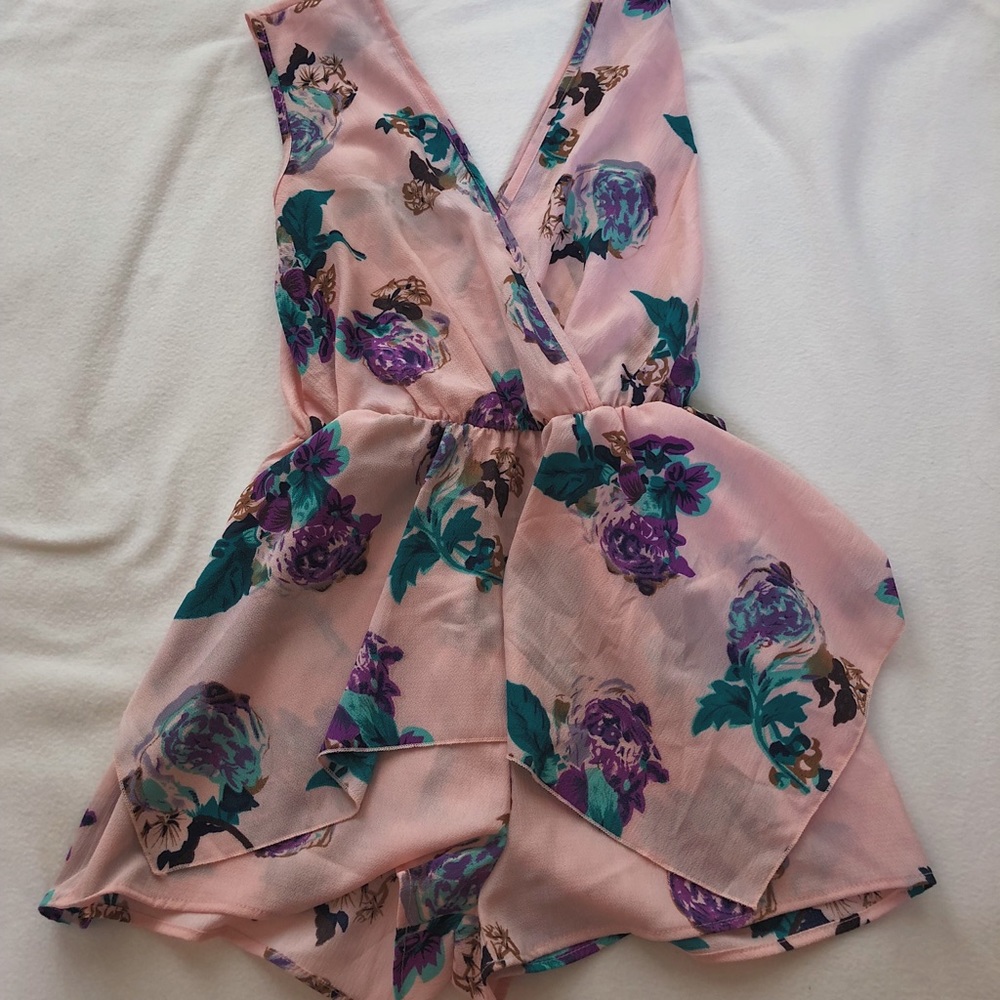 Floral Romper 🌺 - Picture 3 of 4